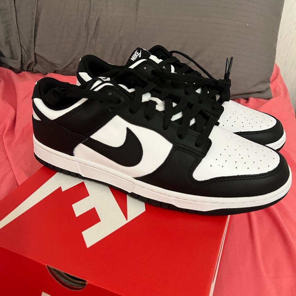 Men’s Nike low dunks pandas